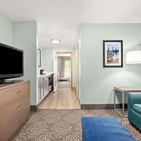 La Quinta By Wyndham Newport Hotell Exteriör bild