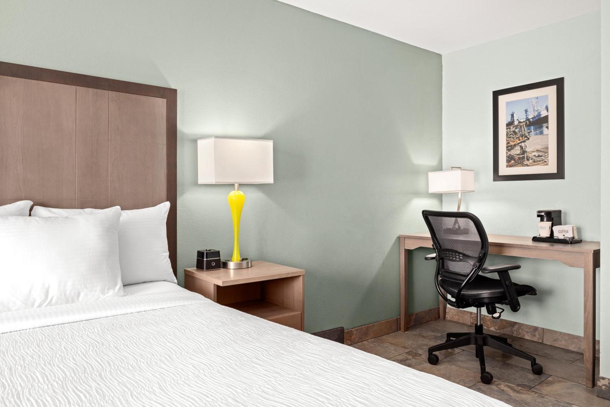 La Quinta By Wyndham Newport Hotell Exteriör bild