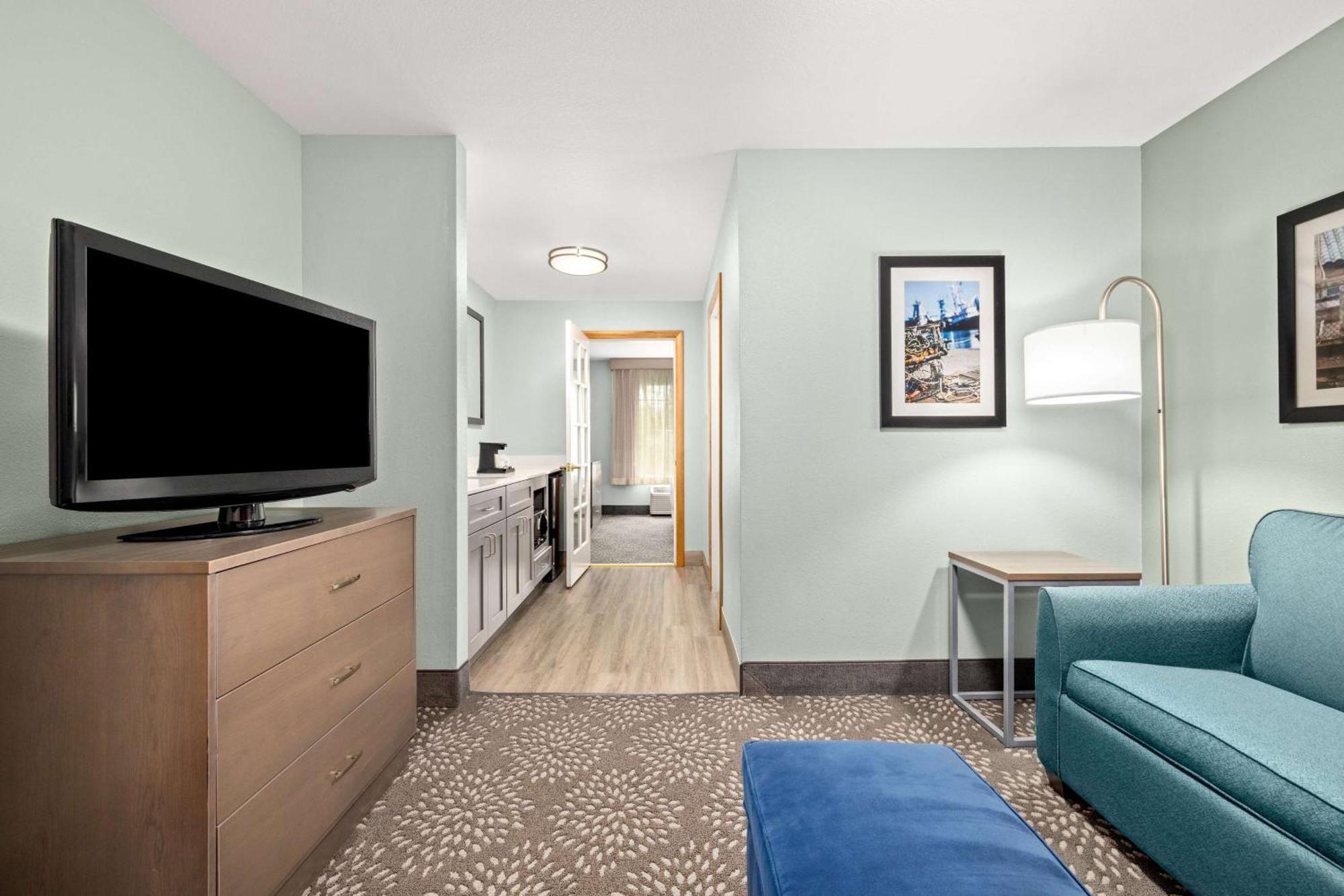 La Quinta By Wyndham Newport Hotell Exteriör bild