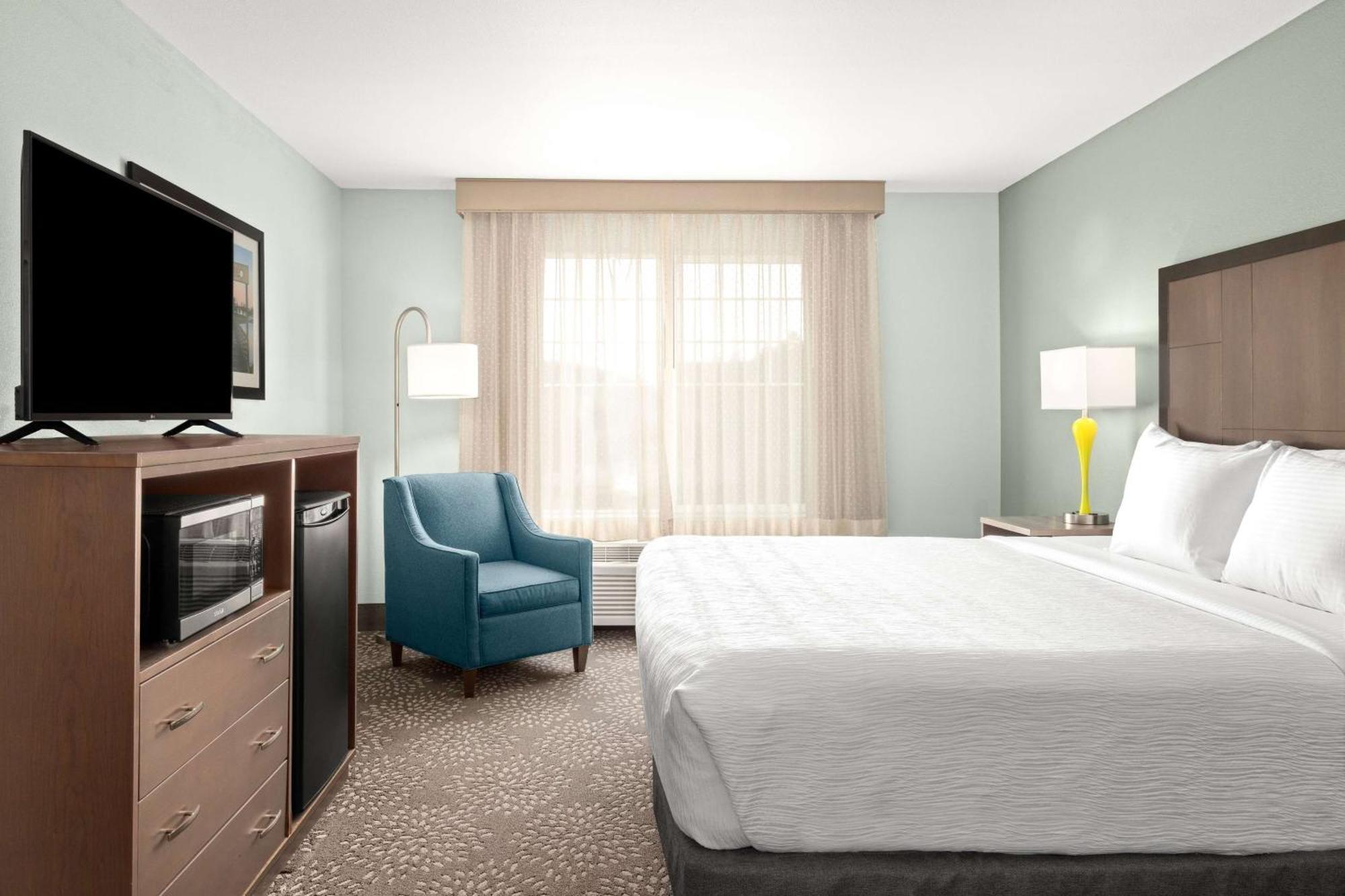 La Quinta By Wyndham Newport Hotell Exteriör bild