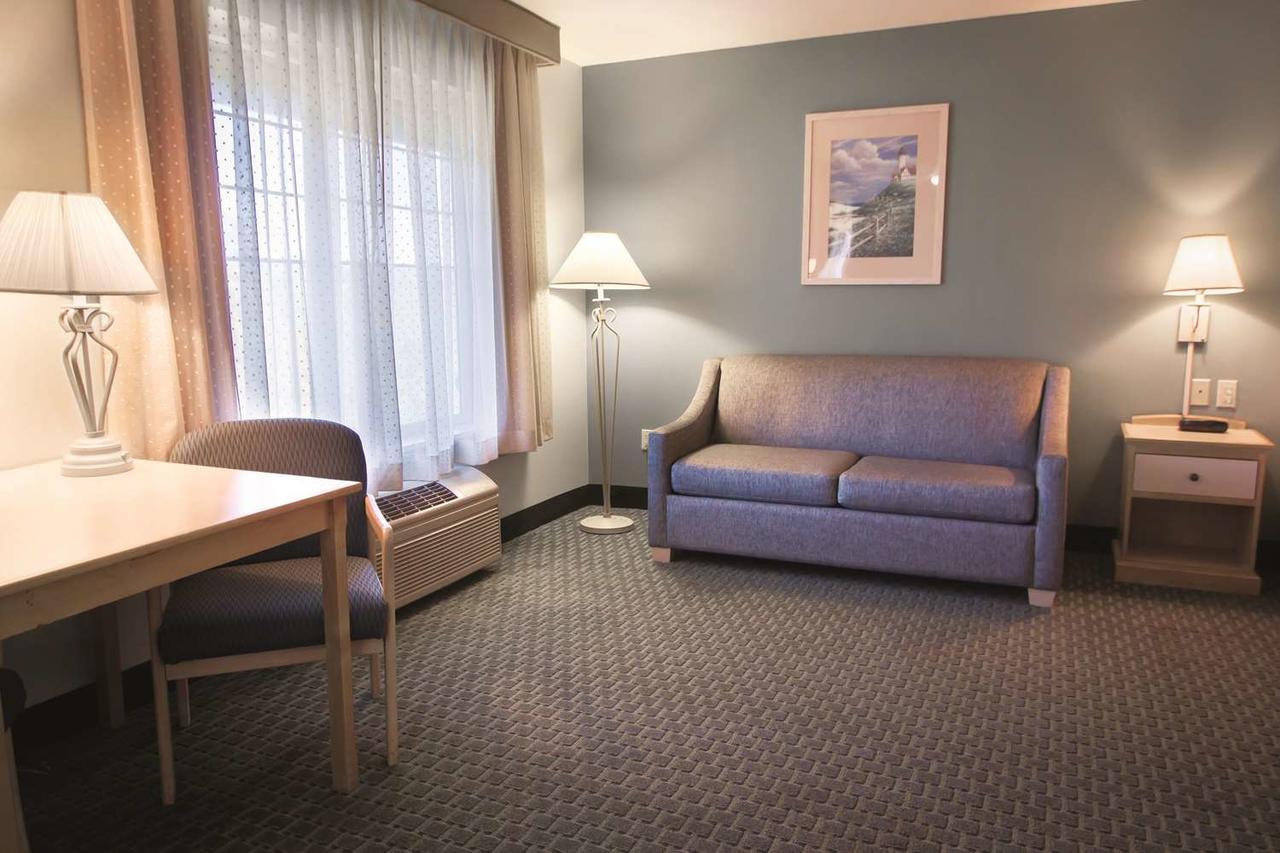 La Quinta By Wyndham Newport Hotell Exteriör bild
